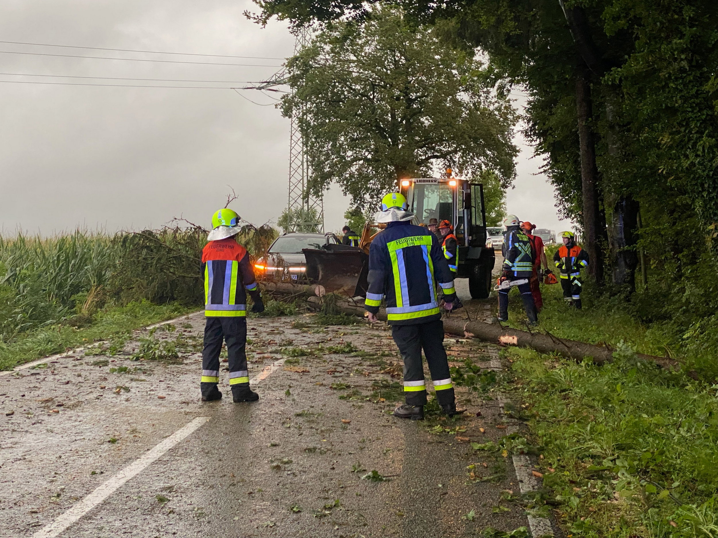 Mehr als 250 Unwettereinsätze: 800 Feuerwehr-Freiwillige leisten Hunderte von Einsatzstunden