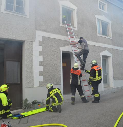 Menschenrettung über die Leiter