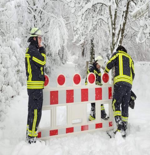 Traunreut - zur Sicherheit wurden mehrere Wege gesperrt