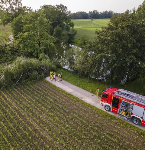 Einsatzstelle der Feuerwehr Übersee aus der Vogelperspektive.